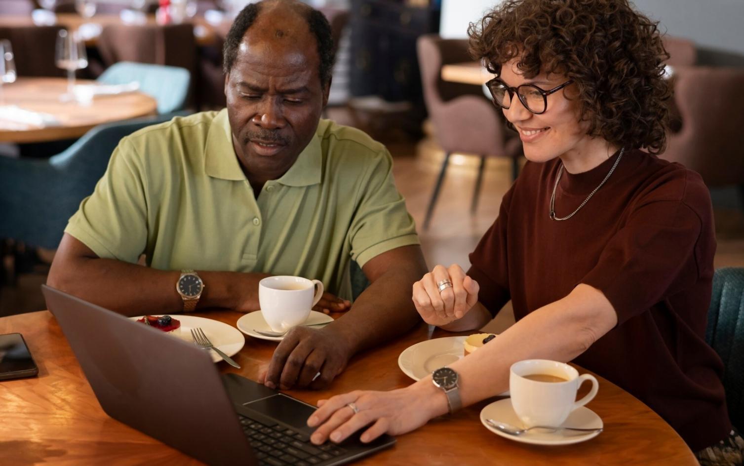 Espace de travail ergonomique avec équipement adapté pour l'apprentissage à distance
